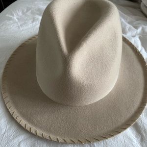 Wide brim hat